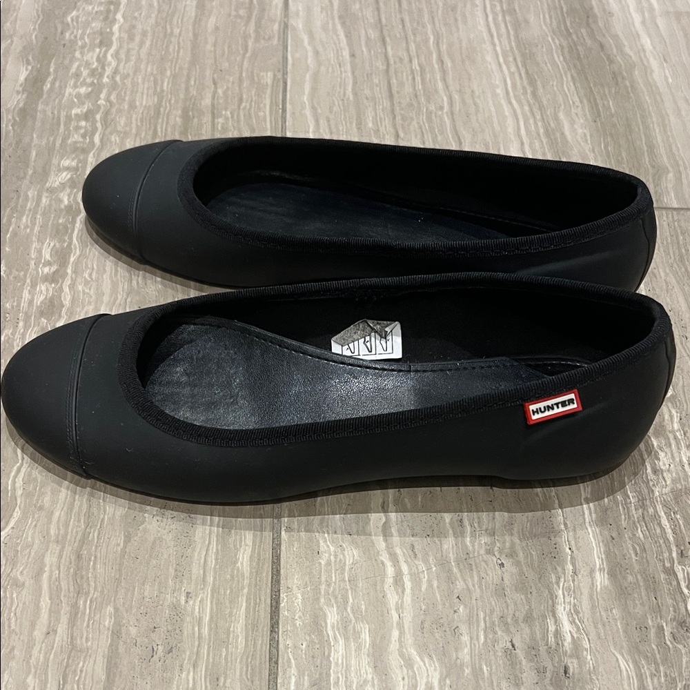 Hunter Women's Classic Black Flats